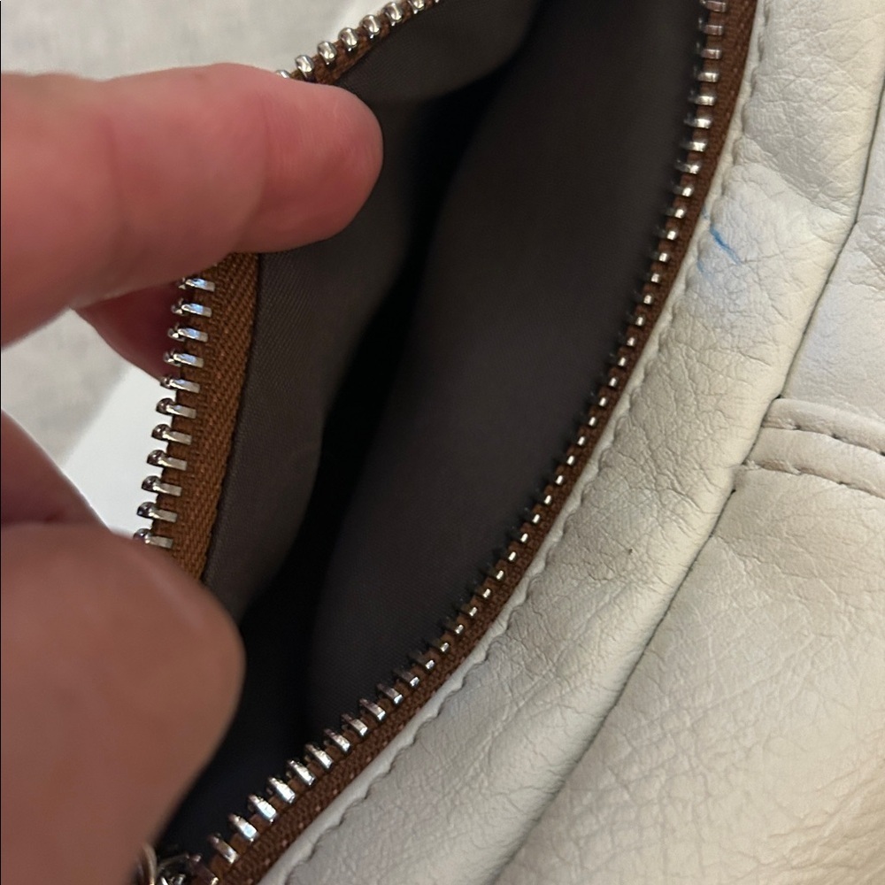 CLUCI Small Sling Vegan Leather Crossbody - Picture 12 of 15